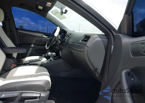 2017 Volkswagen Jetta Sport z USA, uszkodzony, nr VIN 3VWD17AJXHM326943